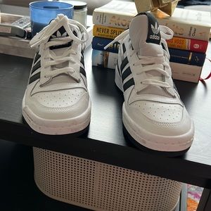 Like new adidas forum low sneakers